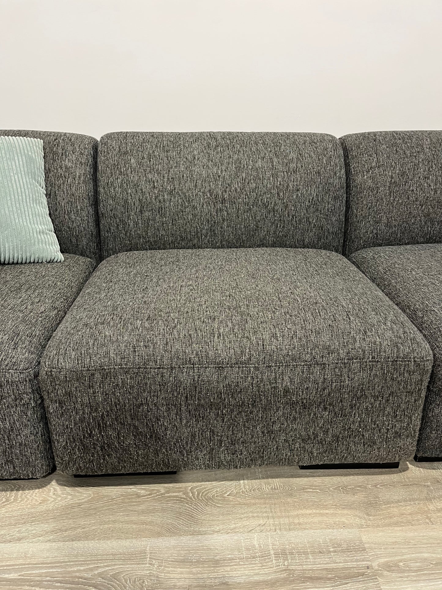 6 Piece Modular Mobilia Sectional Couch