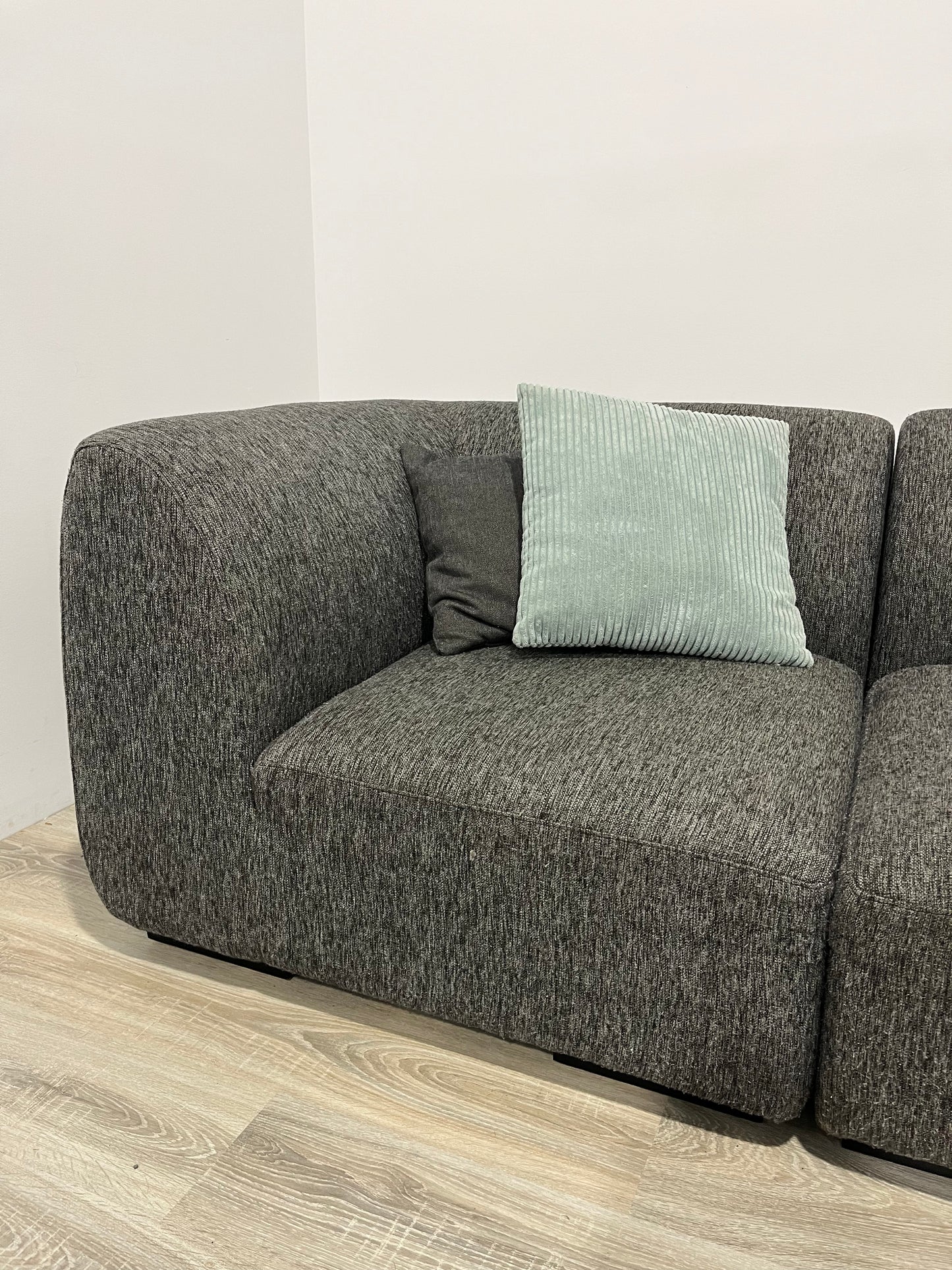 6 Piece Modular Mobilia Sectional Couch