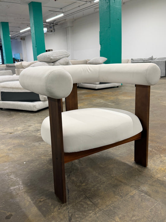 The Tola Outdoor Lounge Chair