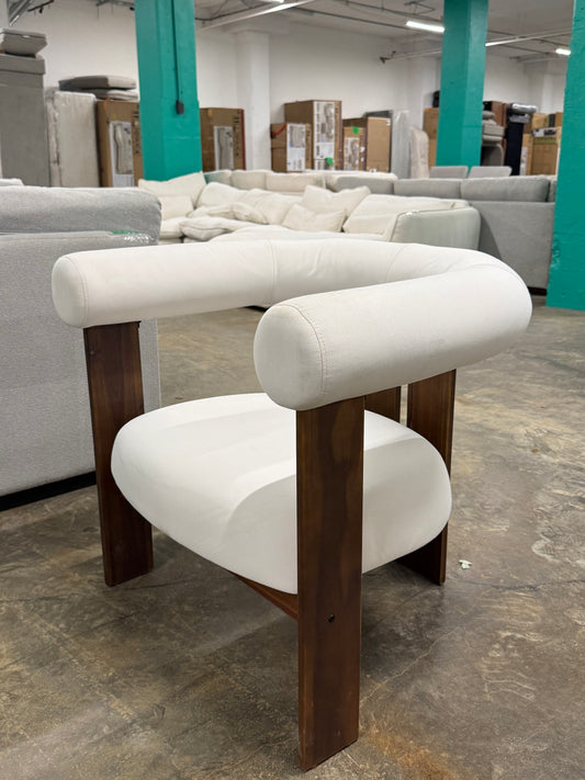 The Tola Outdoor Lounge Chair