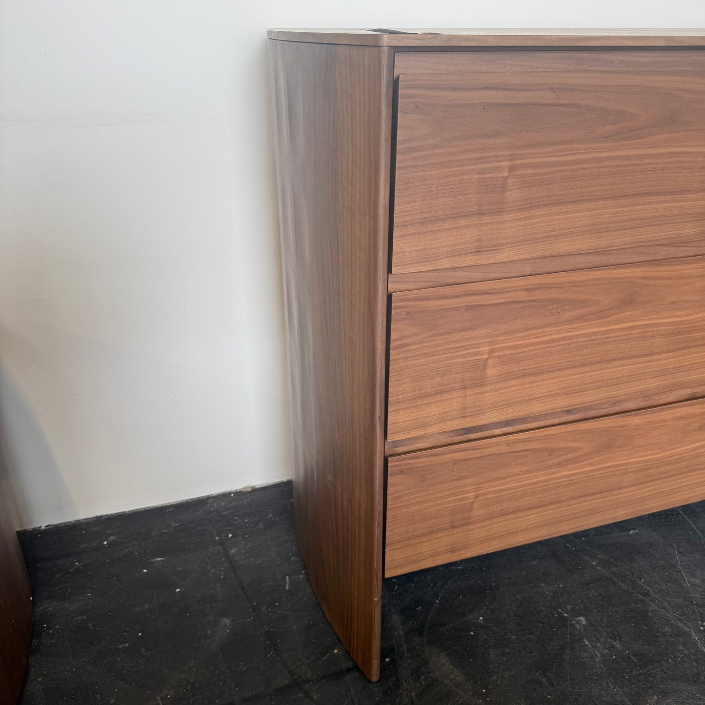 The ELYSA Dresser